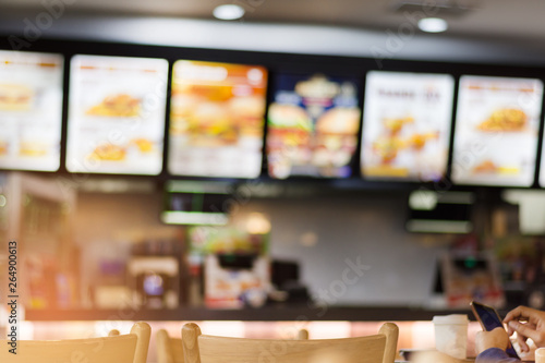 Fotografía Blur image of fast food restaurant, use for defocused background.