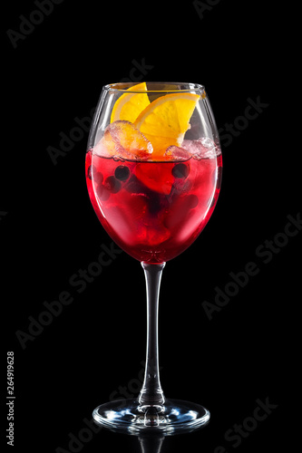 Fotografía Cold sangria in a wine glass