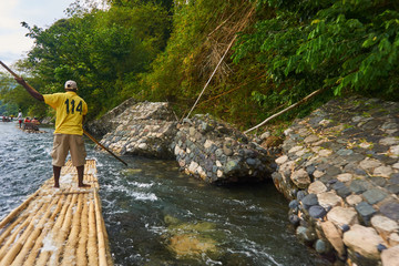  Bambus Raft Tour auf dem Rio Grande in Jamaika 