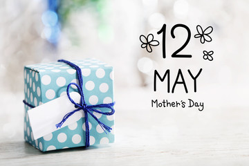 Wall Mural - 12 May Mothers Day message with small handmade gift box 