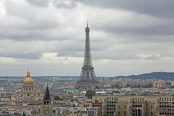  Panoramiczny widok na Paryż z wieżą Eiffla i Les Invalides