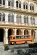  La Havane, immeuble à arcades le long du Paséo del Prado, bus orange stationné, Cuba, Caraïbes