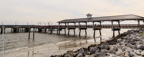 Cuadros en Lienzo The old fishing pier on St Simons Island Georgia