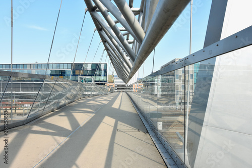 Cuadros en Lienzo Akrobaten pedestrian bridge in Oslo, Norway