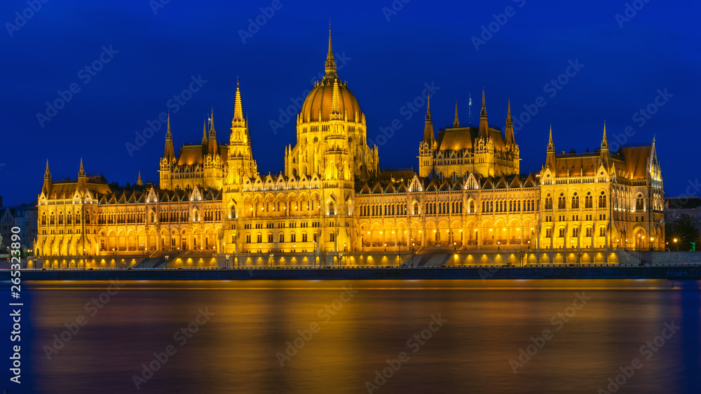 Budynek parlamentu w Budapeszcie - obrazy, fototapety, plakaty 