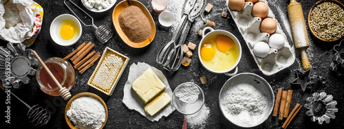 Cuadros en Lienzo Baking background. Flour and various ingredients for dough.
