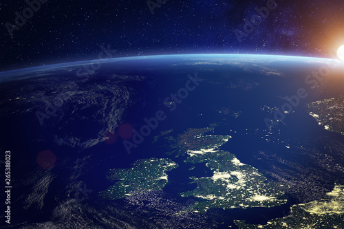 Cuadros en Lienzo United Kingdom (UK) from space at night with city lights of the City of London,