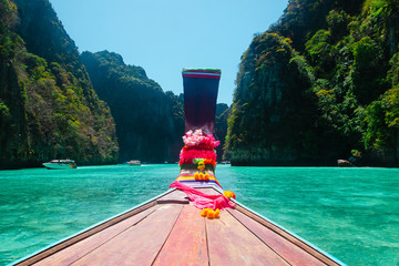 Wall Mural - baia turchese long tail boat tailandia