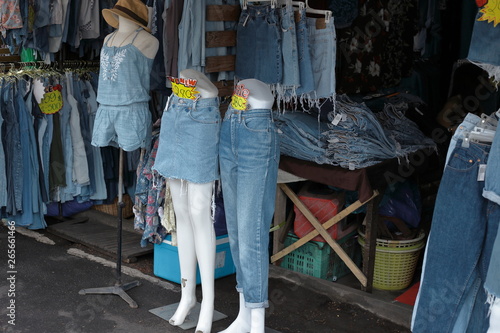 おしゃれ 服 マネキン 市場 アジア ジーンズ Stock 写真 Adobe Stock