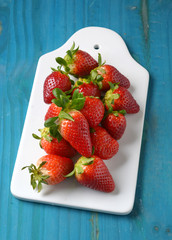 Wall Mural - delicious red strawberries on white tray