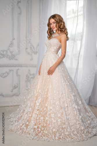 Fotografía sweet bride in dress by the window, happy woman