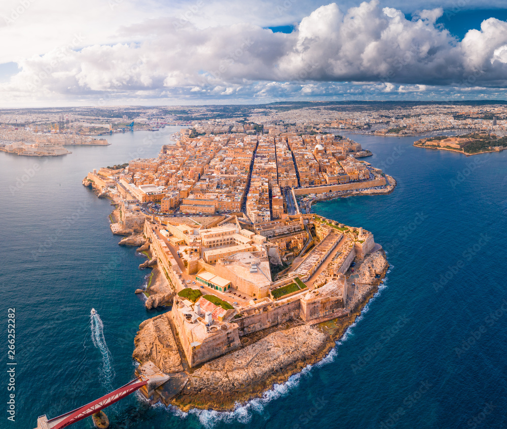 Obraz na płótnie Fort St Elmo, Valletta, Malta, aerial view. Valletta is the southernmost capital of Europe w salonie