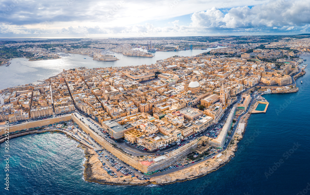 Obraz na płótnie City of Valletta, capital of Malta, aerial view, island in Mediterranean sea w salonie