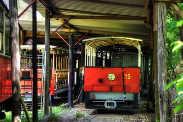 Lost Place, Urban Exploring, Straßenbahn, Tramway, Klagenfurt, Kärnten, Österreich, aufgelassen, stillgelegt, Remise, Wagen, Straßenbahnwagen, Oberleitung, Stromabnehmer, Mast, Schild, Tafel, Wagen, T