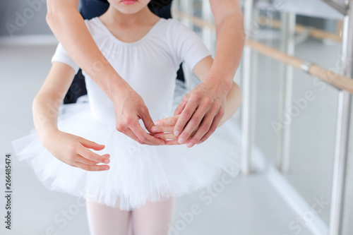 Foto  Ballet teacher and little ballerina in classical dancing school