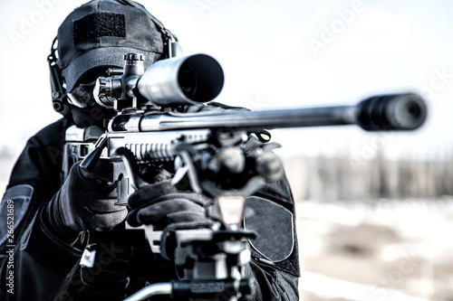 Fotografía Equipped police SWAT sniper shooting with rifle