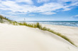 Pusta dzika plaża koło Mrzeżyna nad Bałtykiem w Polsce