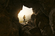 Wanderin steht an Höhlenausgang