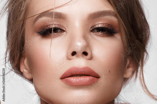 Pretty girl with easy hairstyle, classic makeup, nude lips Beauty face Tableau sur Toile