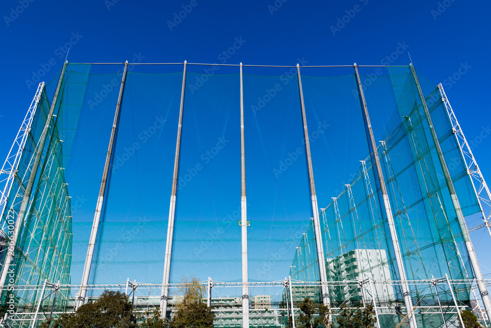 打ちっぱなしのゴルフ練習場防球ネット の Stock フォト | Adobe Stock