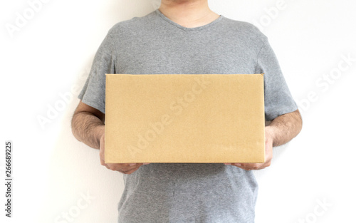 立ってダンボール箱を持つ男性 Buy This Stock Photo And Explore Similar Images At Adobe Stock Adobe Stock 立ってダンボール箱を持つ男性 Buy This Stock Photo And Explore Similar Images At Adobe Stock Adobe Stock