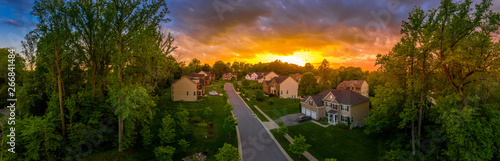 Fotografía Aerial panorama of a modern row of newly constructed two story single family hom