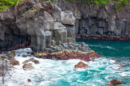 伊豆半島ジオパーク 城ケ崎海岸の柱状節理 静岡県伊東市にて Adobe Stock でこのストック画像を購入して 類似の画像をさらに検索 Adobe Stock 伊豆半島ジオパーク 城ケ崎海岸の柱状節理 静岡県伊東市にて Adobe Stock でこのストック画像を購入して 類似の画像をさらに検索 Adobe Stock