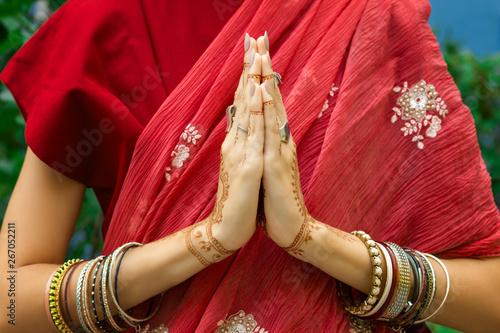 Beautiful Woman Wear Traditional Muslim Arabic Indian Wedding Pink
