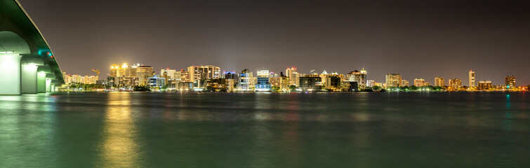 Fototapete - Sarasota Florida Skyline at Night