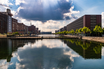 Wall Mural - Spiegelung Innenhafen Duisburg