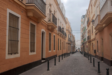 calle de centro de la ciudad de Cádiz, Andalucía	