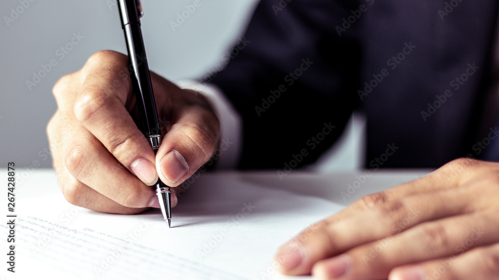 Businessman signing a document in office - obrazy, fototapety, plakaty 