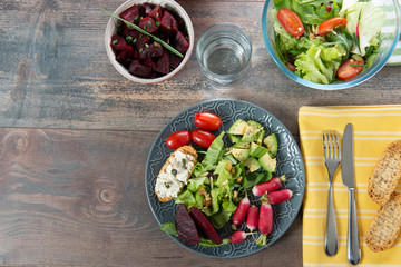 Canvas Print - plate with vegetarian salad of natural organic vegetables