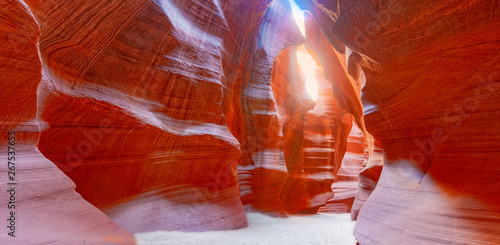 antelope-canyon-to-kanion-szczelinowy-w-poludniowo-zachodniej-czesci-ameryki