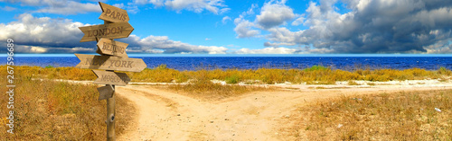 Fotomural image pointer with cities against the crossroads of two roads and the sea