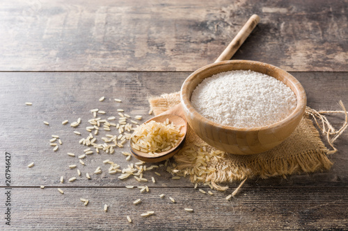 Cuadros en Lienzo White rice flour in a bowl on wooden table. Copyspace