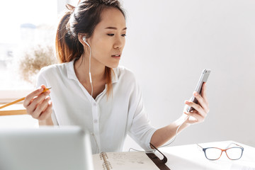 Wall Mural - Attractive young asian businesswoman sitting at the office