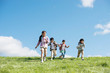 © ohayou! - 草原を走る小学生