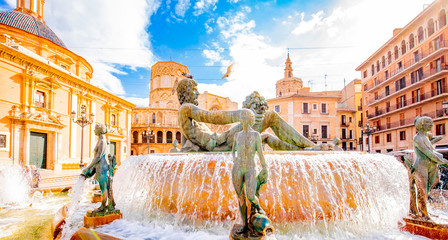 Fototapete - Historic Turia Fountain (Fuente del Turia) with Neptune statue in Valencia