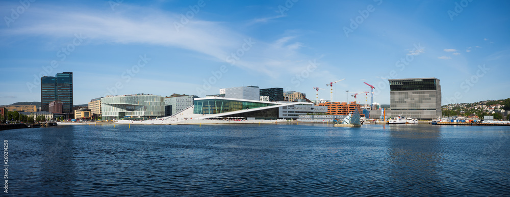 Obraz na płótnie Oslo's Waterfront with it's new Culture Buildings w salonie