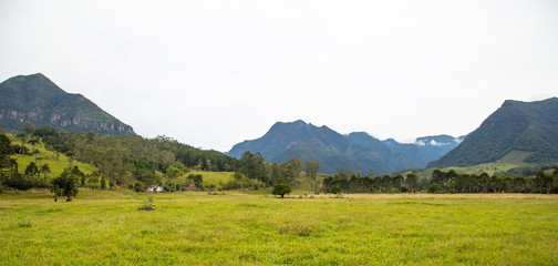 Canvas Print - Paisagem de vale e montanha