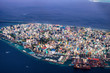 Auf diesem einzigartigen Foto können Sie die Hauptstadt der Malediven von oben sehen. Sie können sehr gut sehen, wie eine Stadt auf kleinstem Raum aussieht