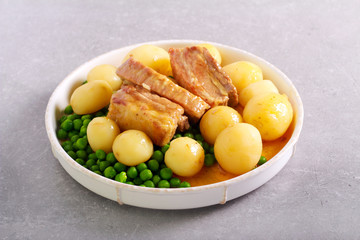 Pork ribs, potato and peas