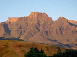 Champagne Castle, Cathkin Peak and Monk's Cowl: peaks forming part of the central Drakensberg mountain range, South Africa