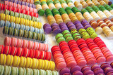 Fototapeta Tęcza - Rows of colorful macaron cookies in a pastry shop