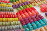 Fototapeta Tęcza - Rows of colorful macaron cookies in a pastry shop