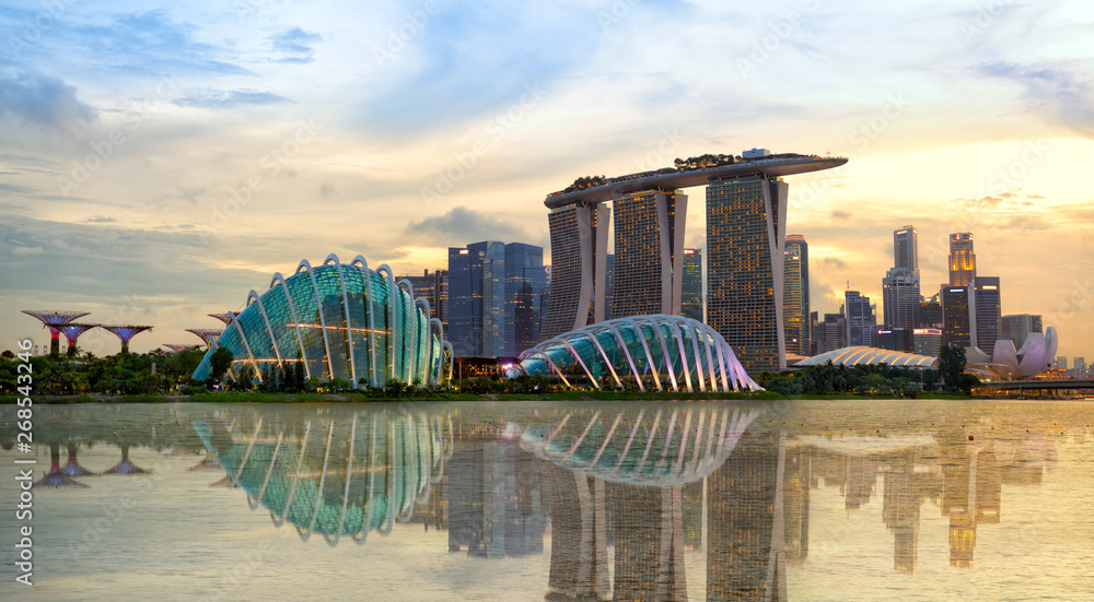Singapore skyline at sunset - obrazy, fototapety, plakaty 