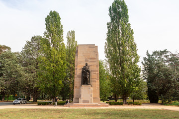 Memorial to the WW1 and Monument to King George V in front of old parliament building in Canberra.