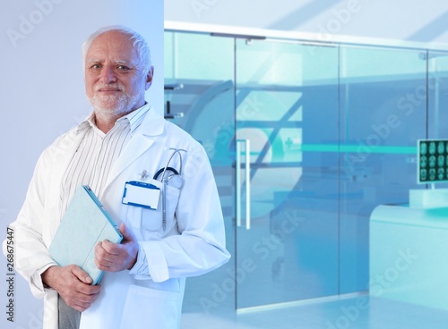 Cuadros en Lienzo White haired doctor professor at hospital