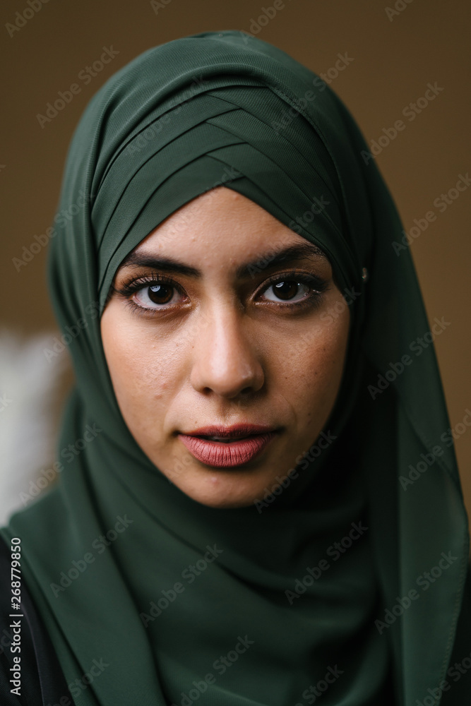 middle eastern women hijab
